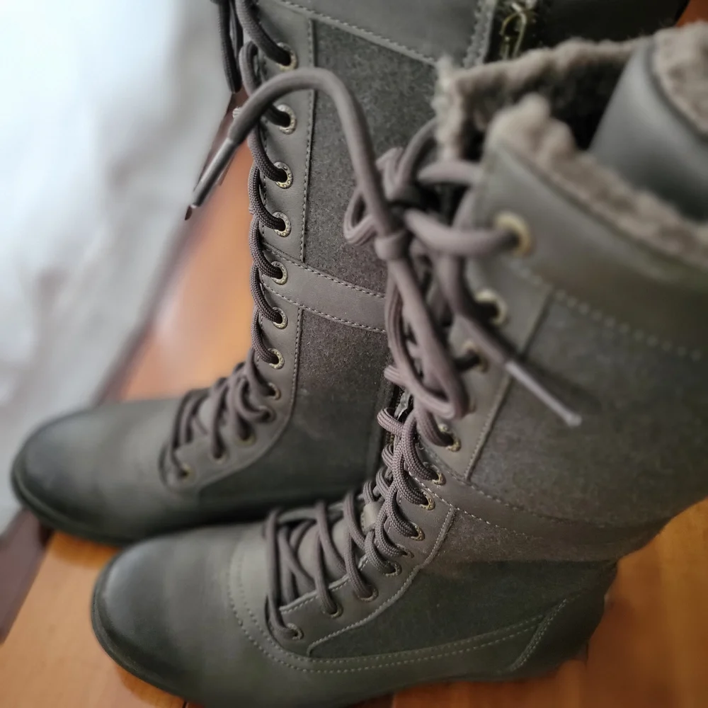 Women’s Ugg Elvia Waterproof Tall Lace up Charcoal Sheepskin Sherpa Boot Sz 6.5 - Picture 5 of 10